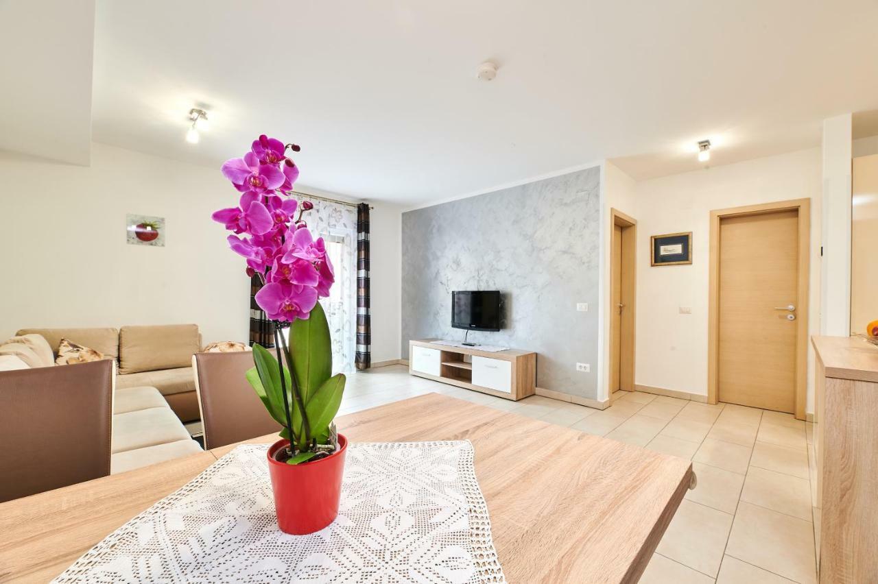 Leon Apartment *