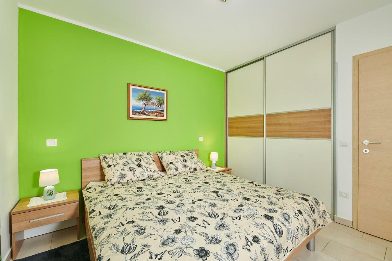 Leon Apartment *